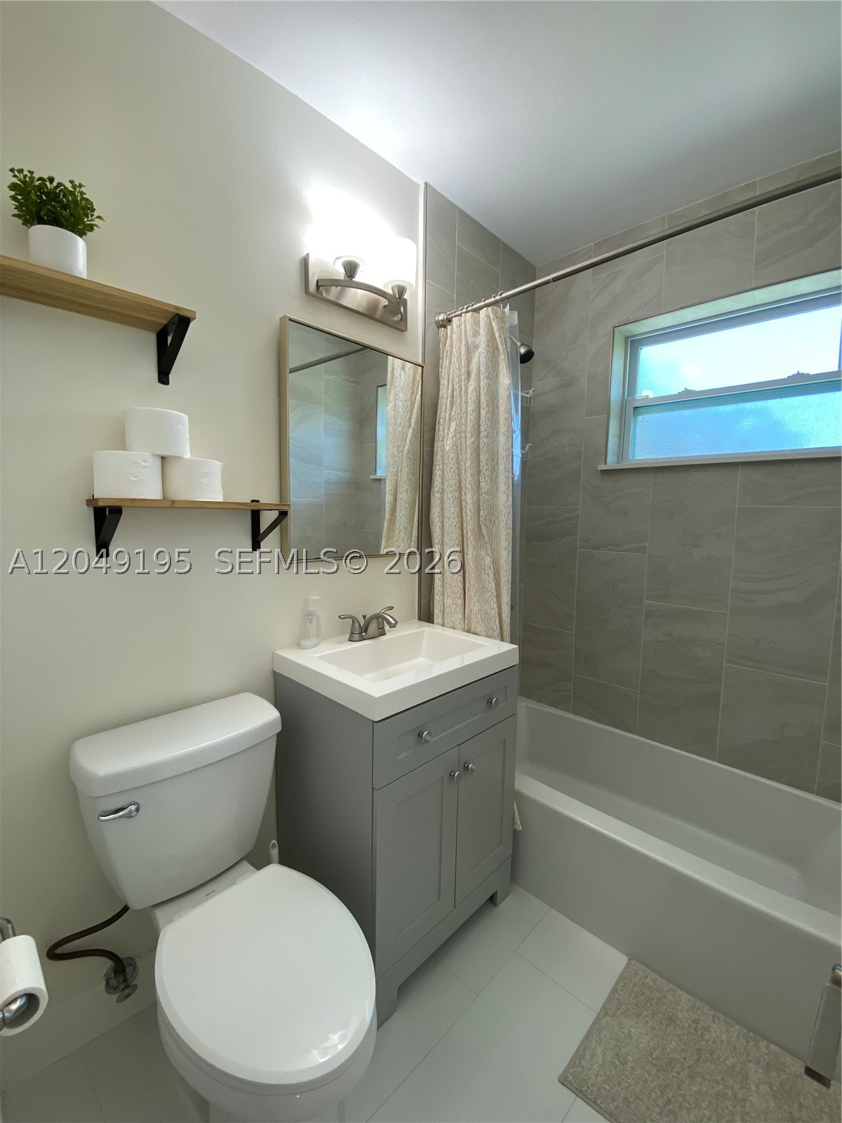 11121 SW 46th St, Miami FL 33165