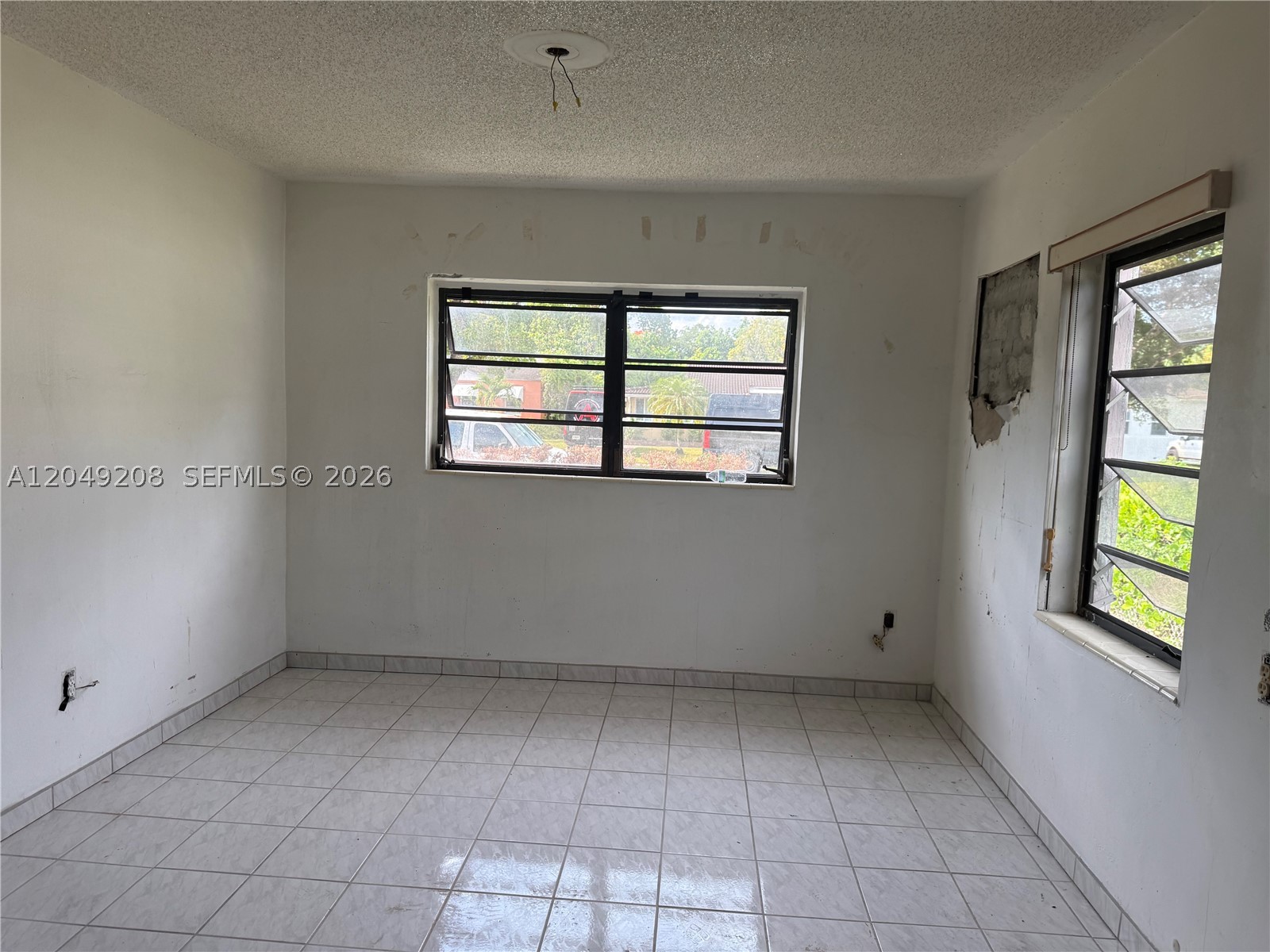 6346 NW 41st St, Virginia Gardens FL 33166