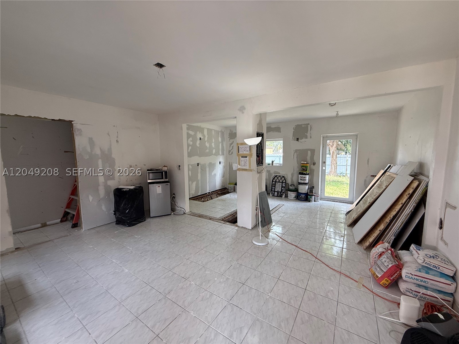 6346 NW 41st St, Virginia Gardens FL 33166