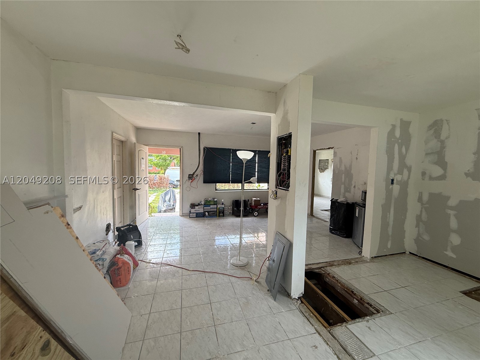 6346 NW 41st St, Virginia Gardens FL 33166