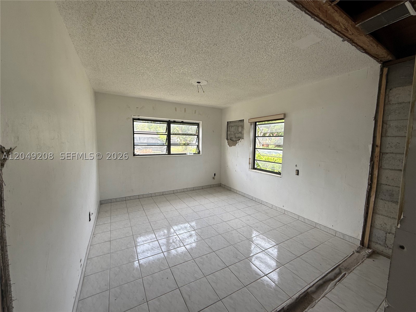 6346 NW 41st St, Virginia Gardens FL 33166