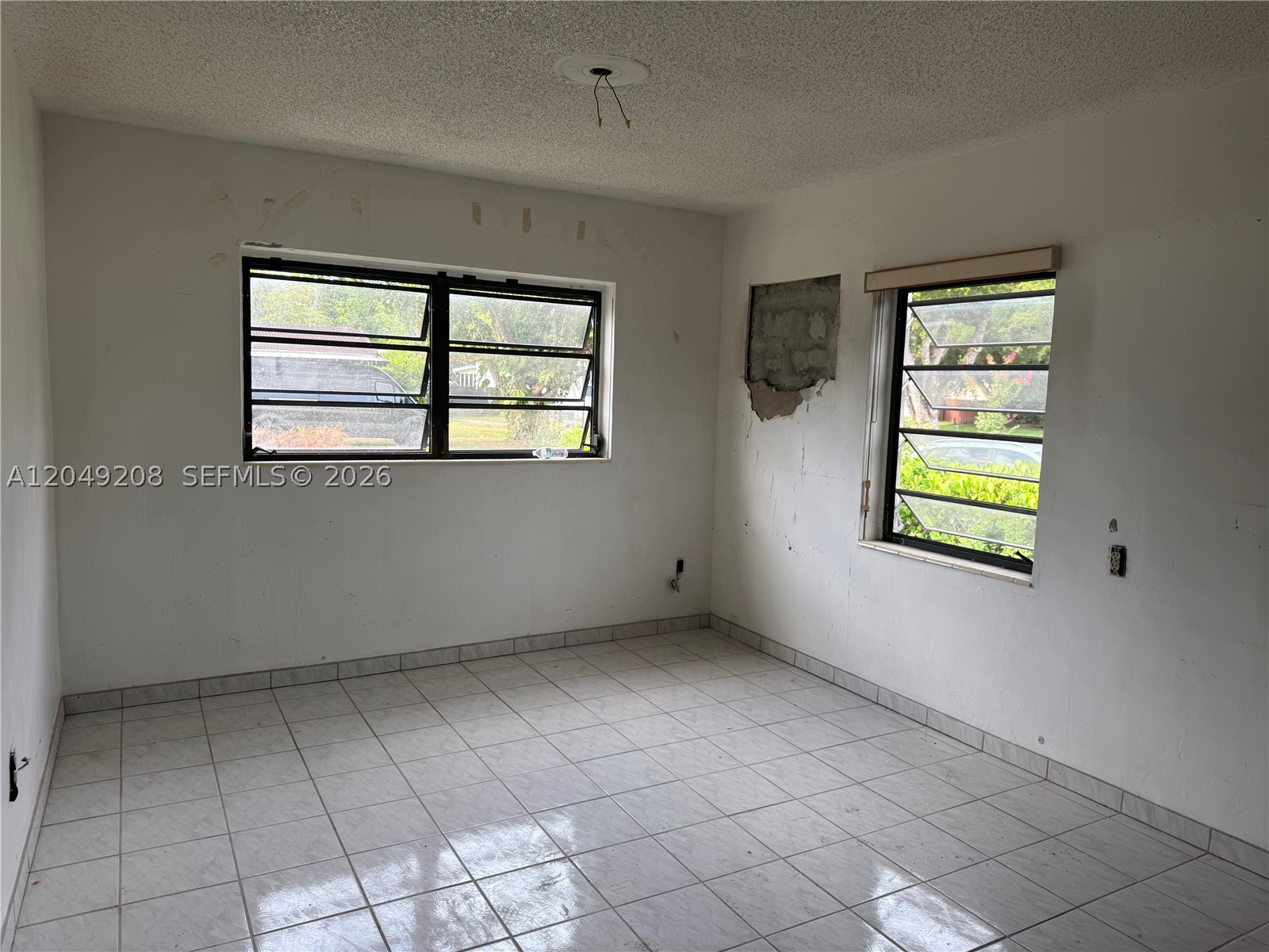 6346 NW 41st St, Virginia Gardens FL 33166
