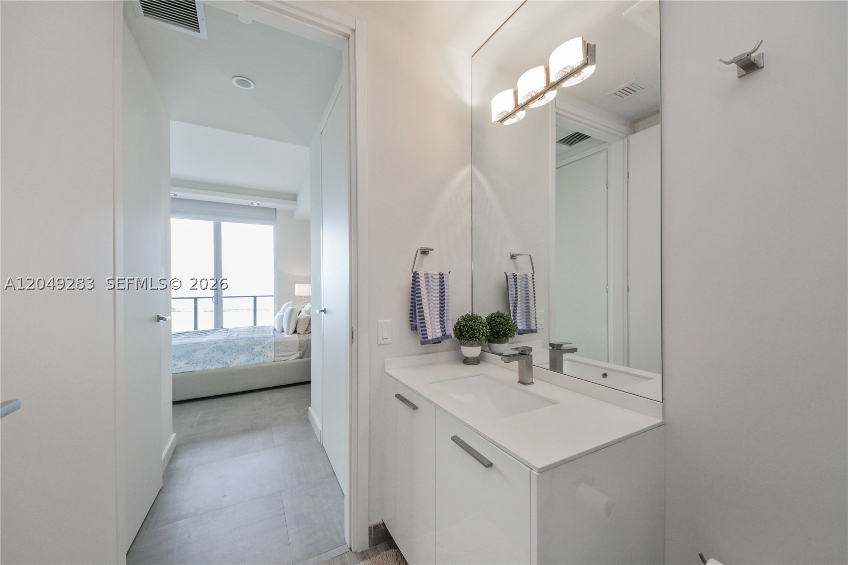 1300 Brickell Bay Dr #4102, Miami FL 33131