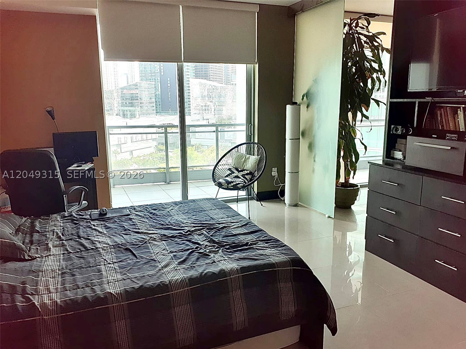 90 SW 3rd St #1914, Miami FL 33130
