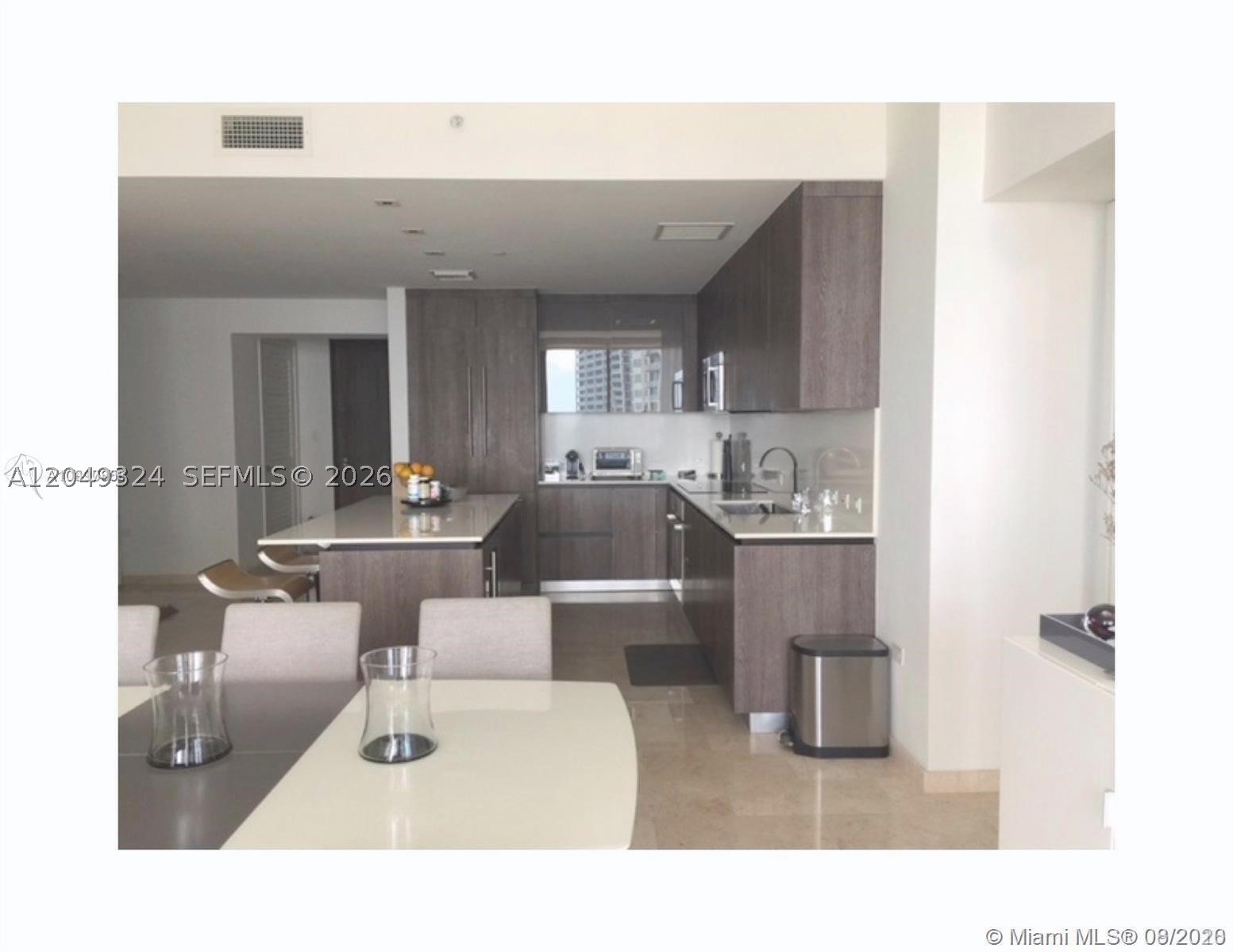 68 SE 6th St #2007, Miami FL 33131