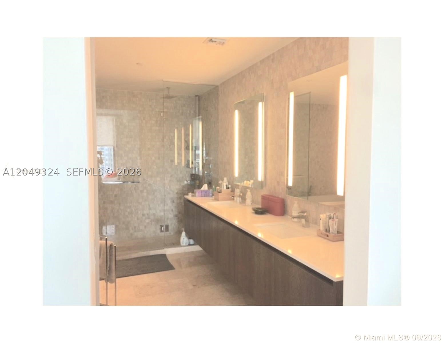 68 SE 6th St #2007, Miami FL 33131