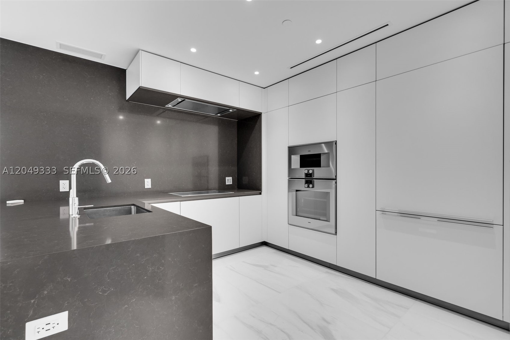 300 Biscayne Boulevard Way #3009W, Miami FL 33131