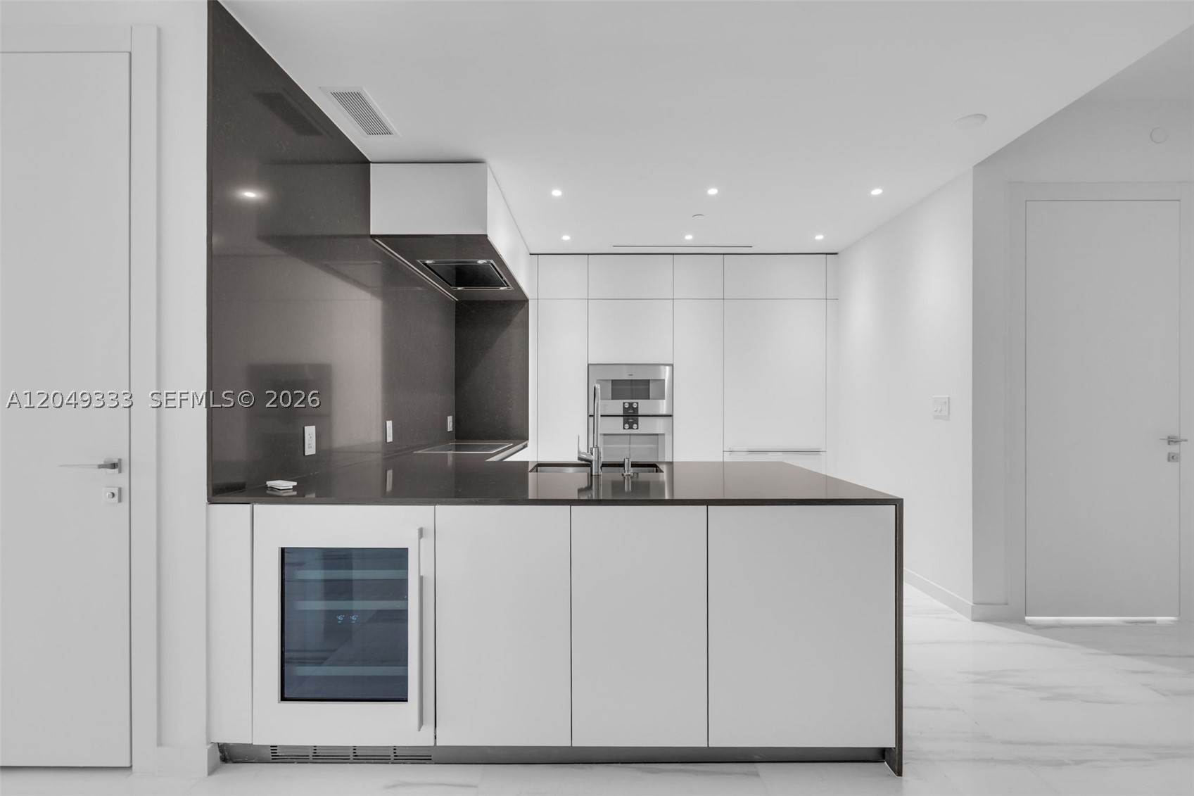 300 Biscayne Boulevard Way #3009W, Miami FL 33131