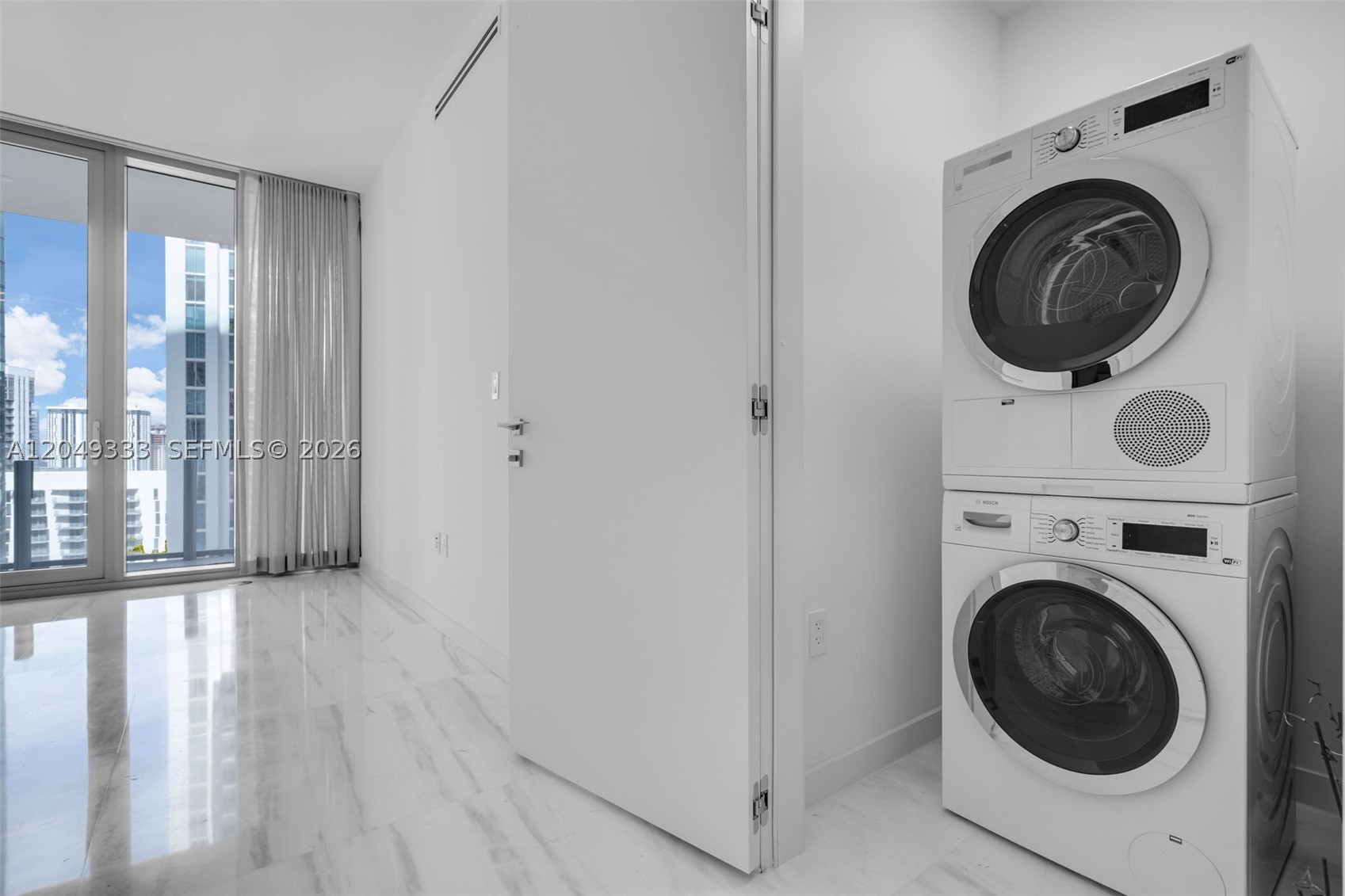 300 Biscayne Boulevard Way #3009W, Miami FL 33131