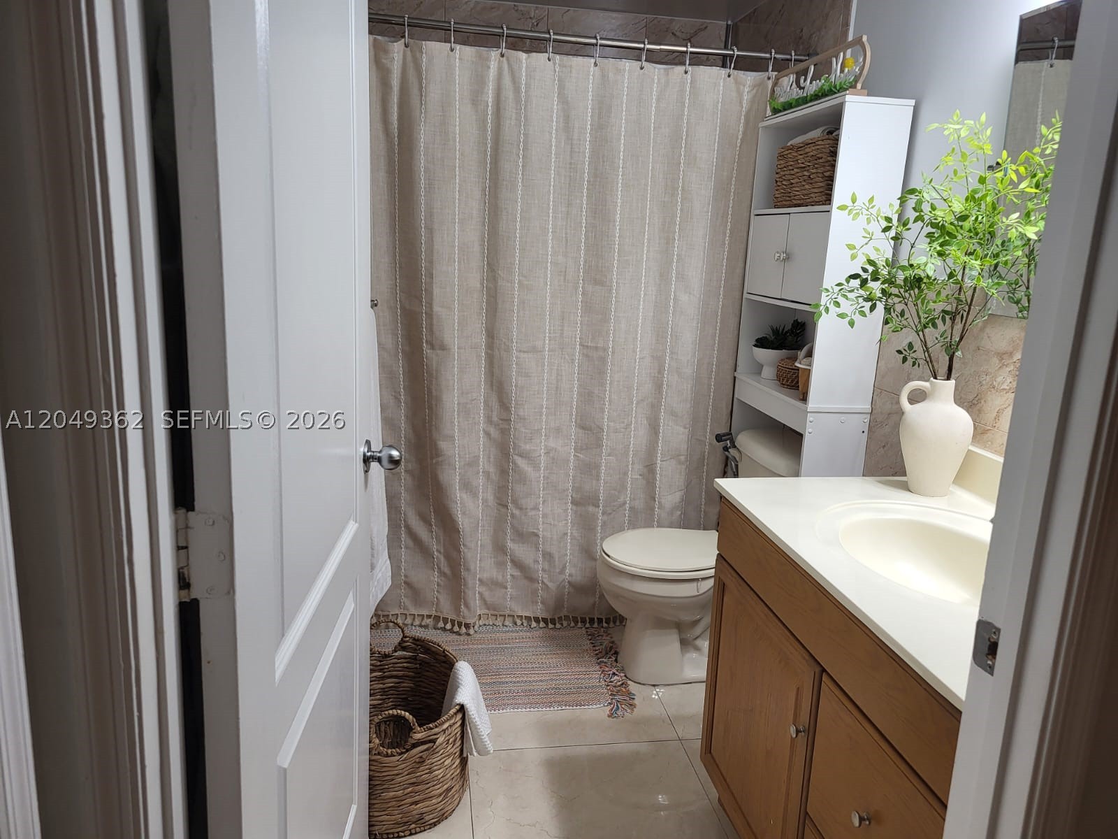 5099 NW 7th St #205, Miami FL 33126