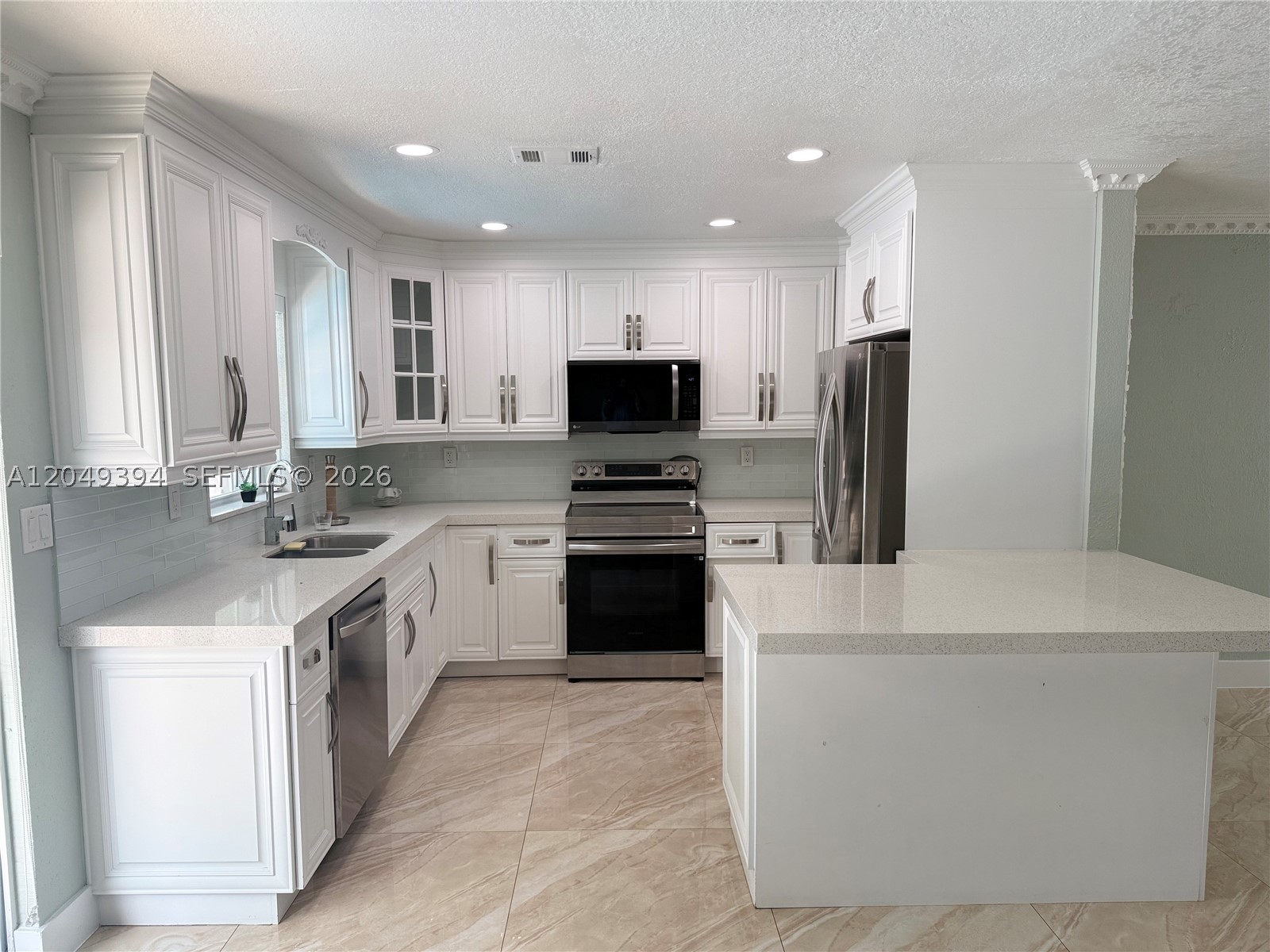 9675 SW 19th St, Miami FL 33165