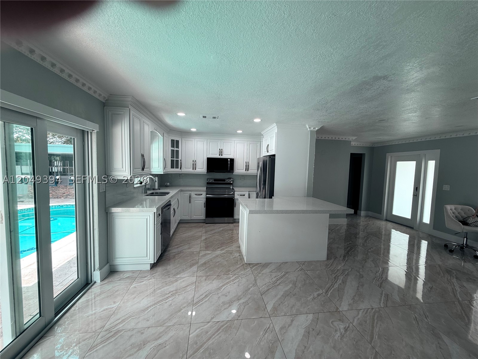 9675 SW 19th St, Miami FL 33165