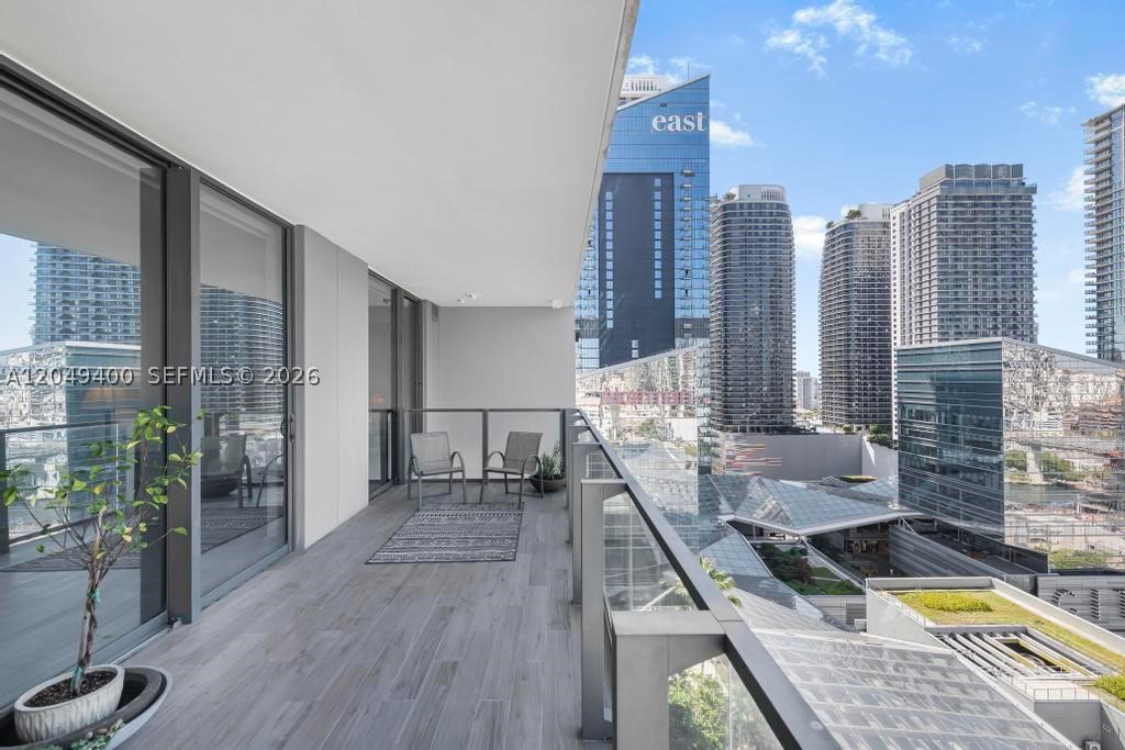 68 SE 6th St #1710, Miami FL 33131