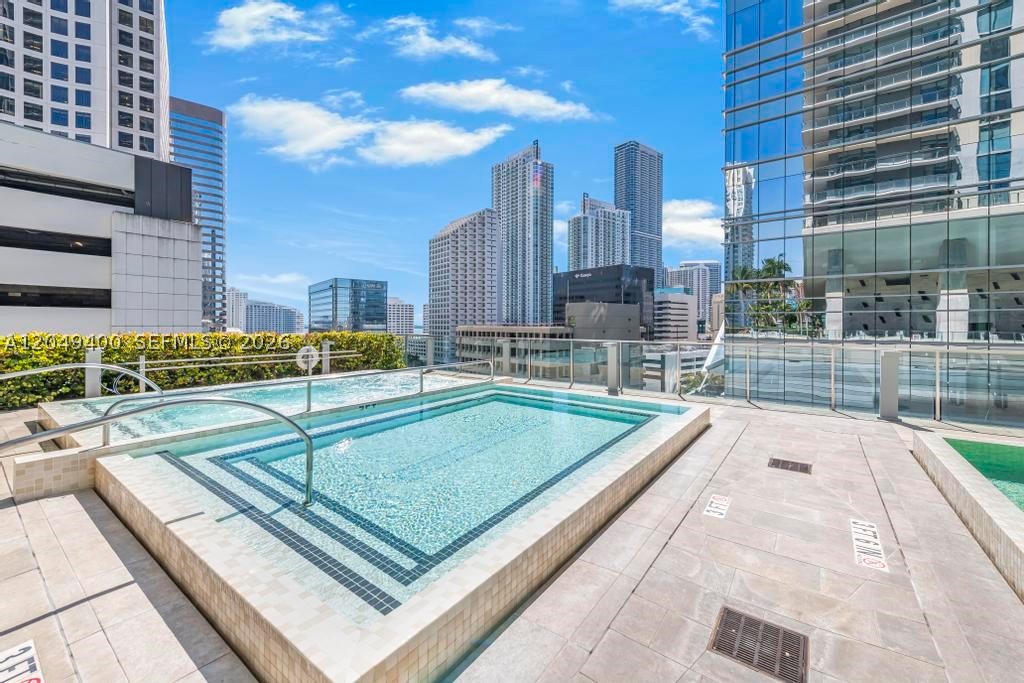 68 SE 6th St #1710, Miami FL 33131