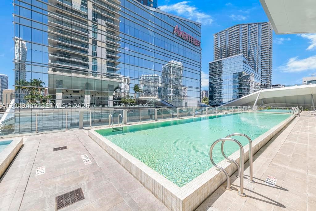68 SE 6th St #1710, Miami FL 33131