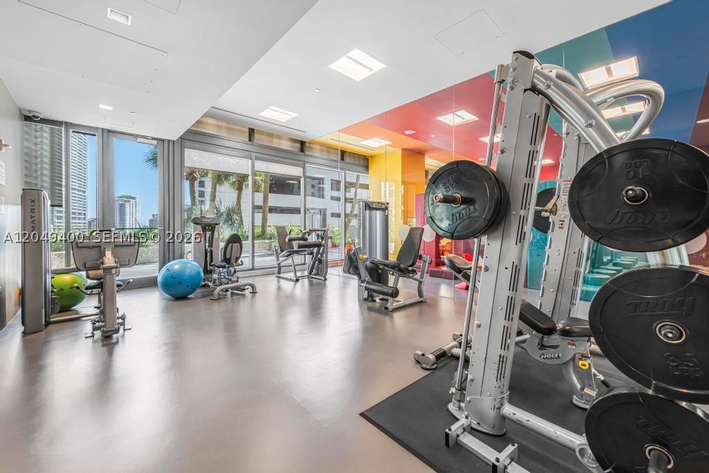 68 SE 6th St #1710, Miami FL 33131