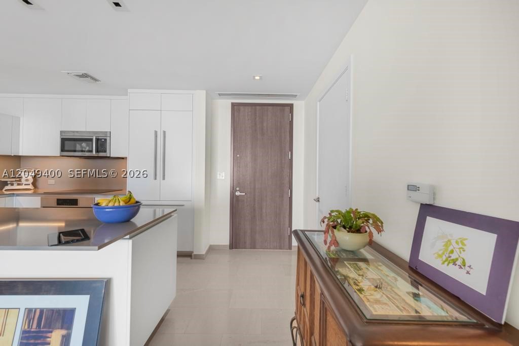 68 SE 6th St #1710, Miami FL 33131