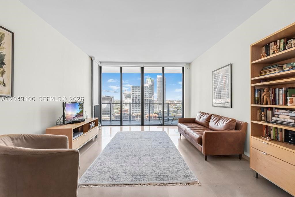 68 SE 6th St #1710, Miami FL 33131