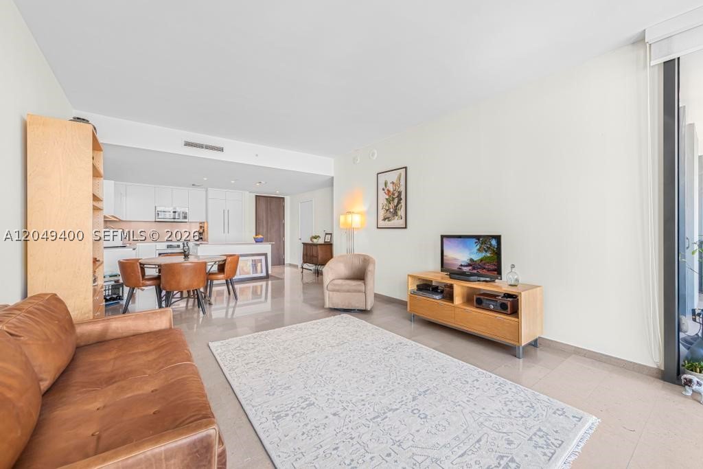 68 SE 6th St #1710, Miami FL 33131