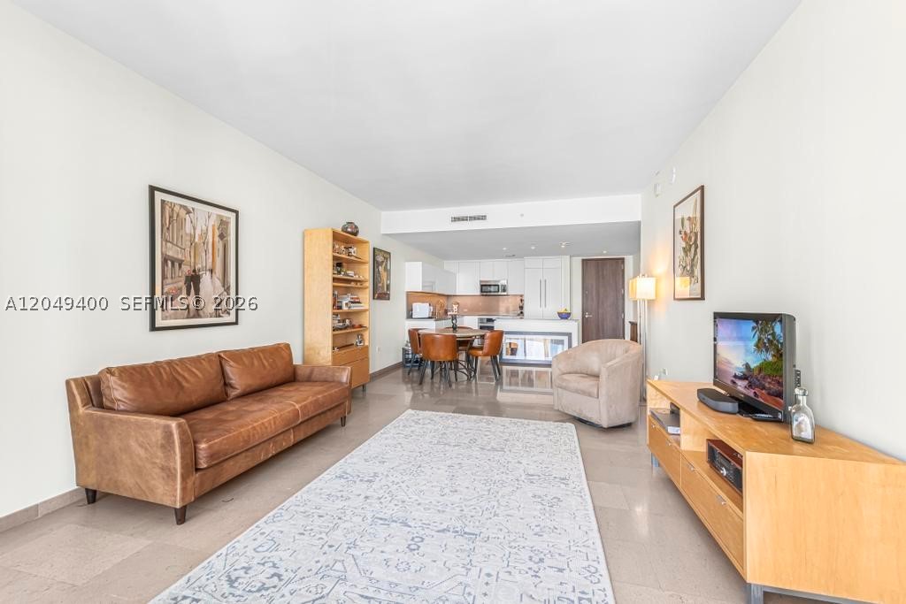 68 SE 6th St #1710, Miami FL 33131