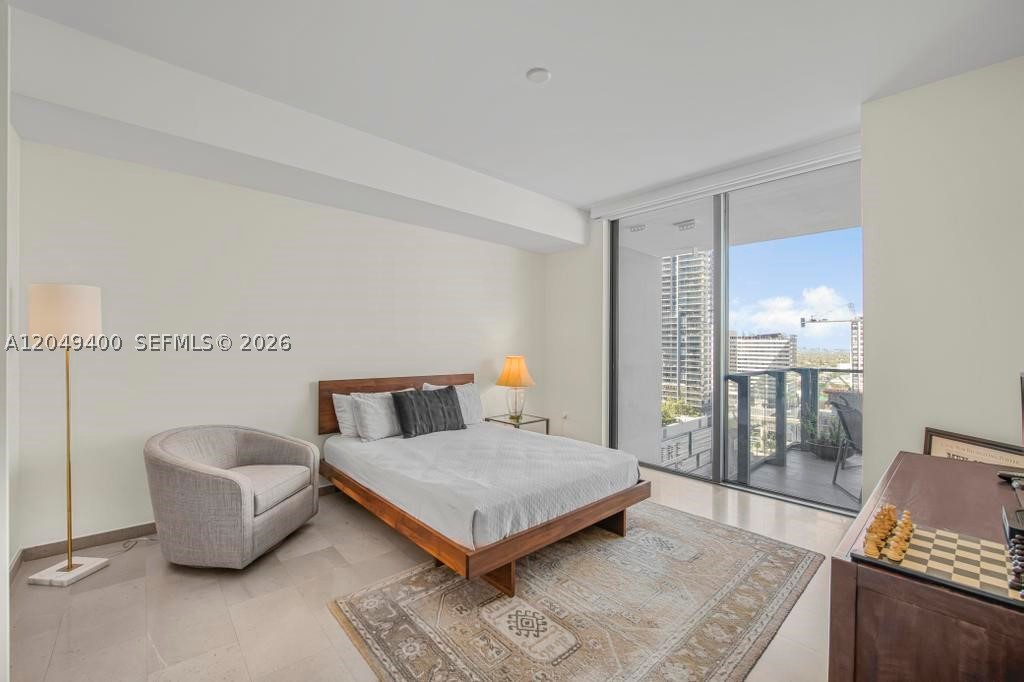 68 SE 6th St #1710, Miami FL 33131