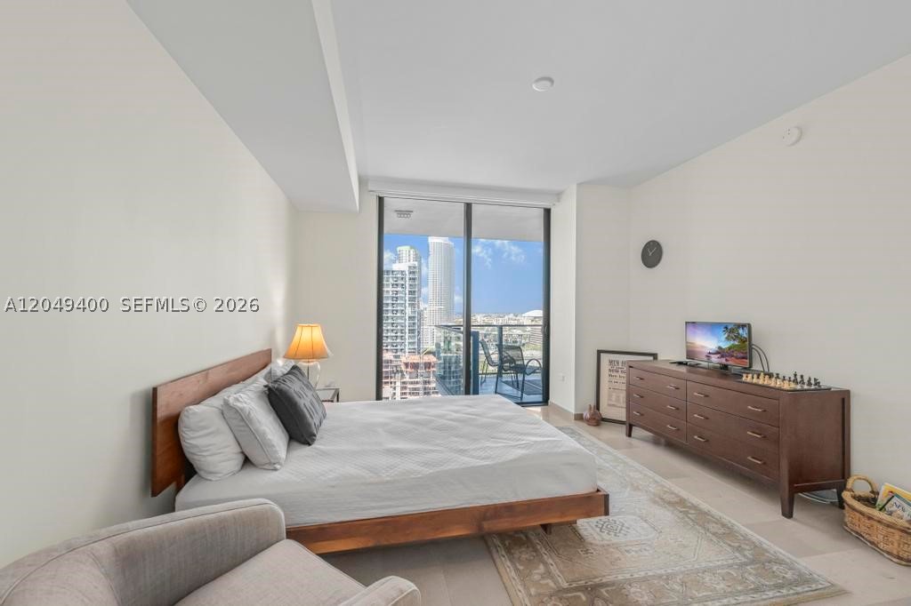 68 SE 6th St #1710, Miami FL 33131