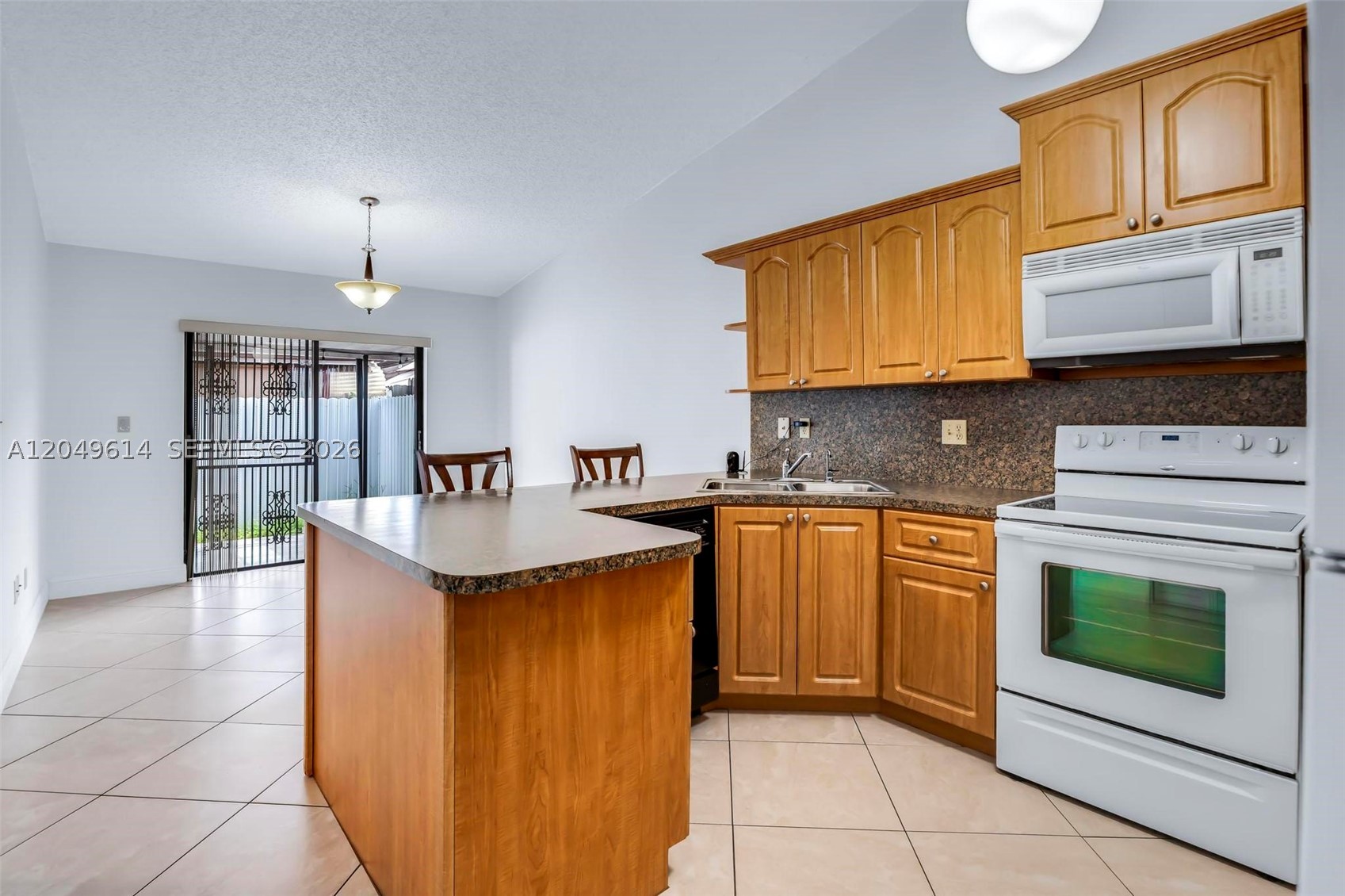 8871 NW 114th St, Hialeah Gardens FL 33018