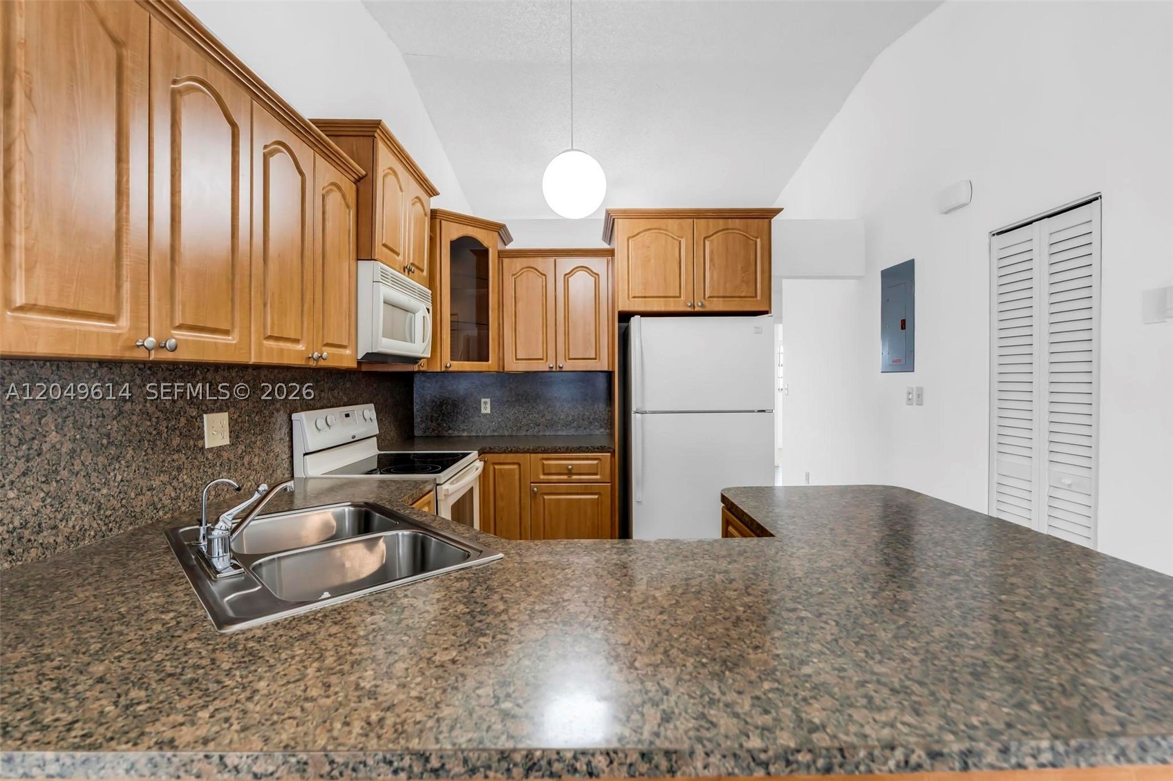 8871 NW 114th St, Hialeah Gardens FL 33018