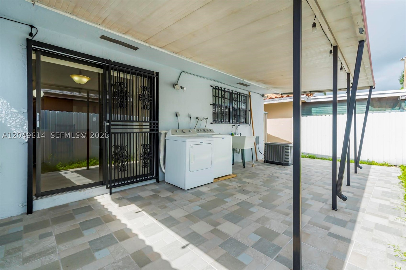 8871 NW 114th St, Hialeah Gardens FL 33018