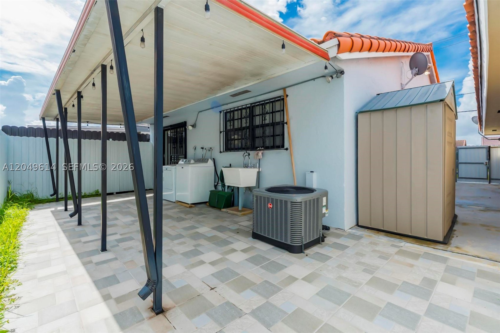 8871 NW 114th St, Hialeah Gardens FL 33018