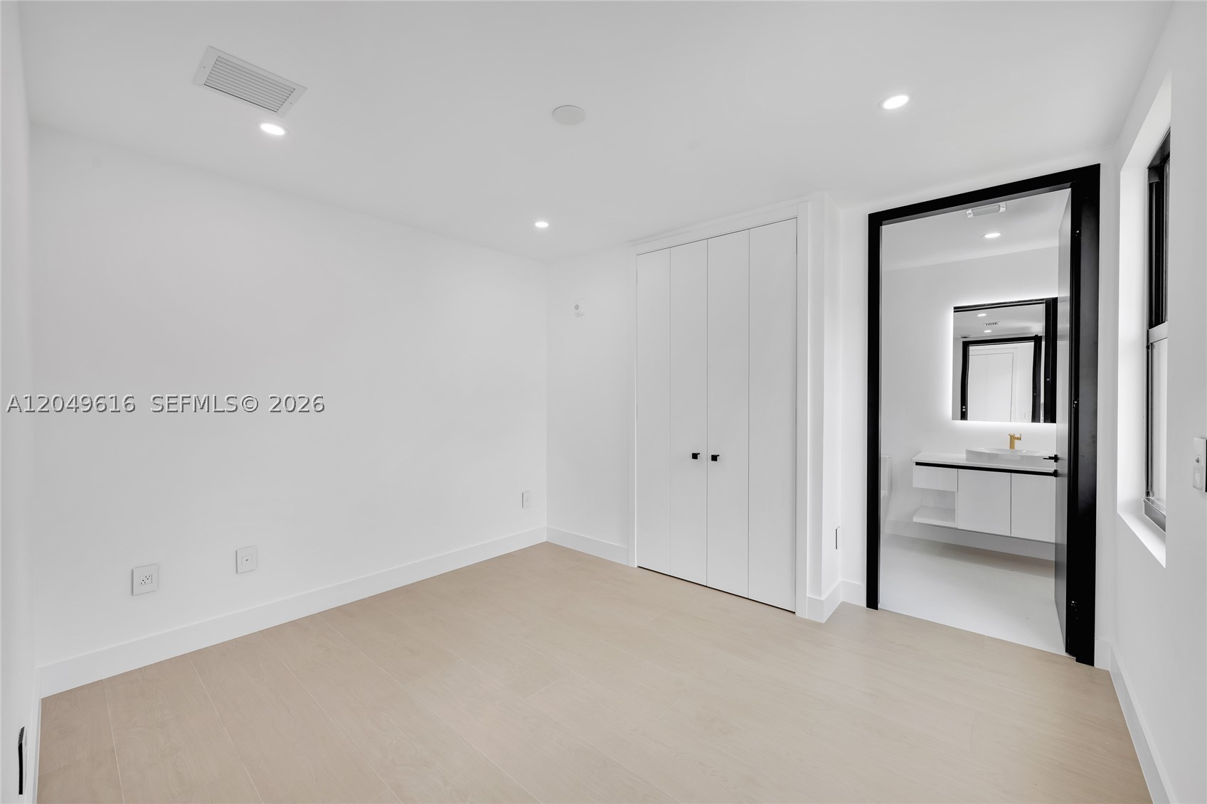 3220 NE 7th St, Pompano Beach FL 33062