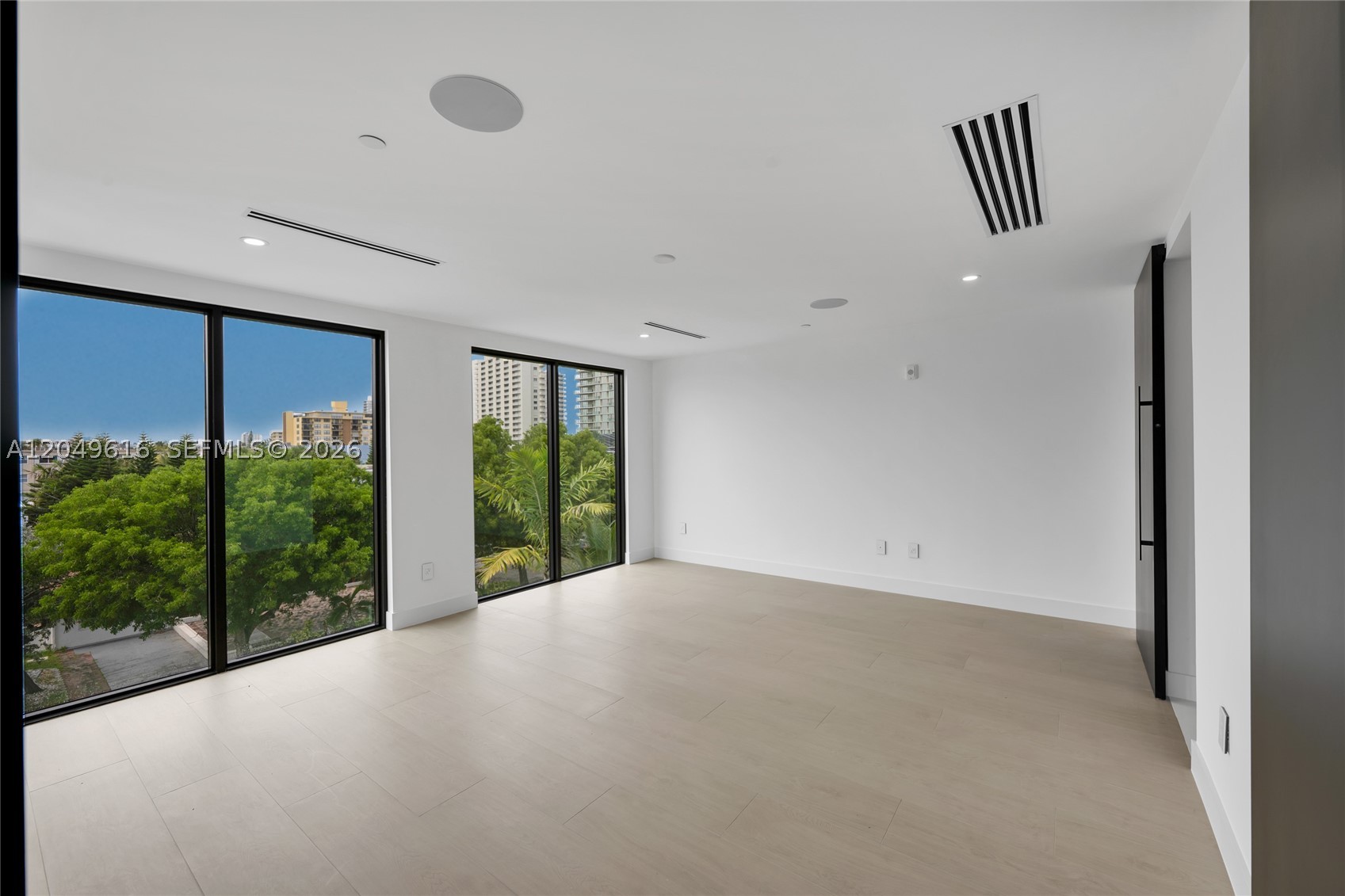 3220 NE 7th St, Pompano Beach FL 33062