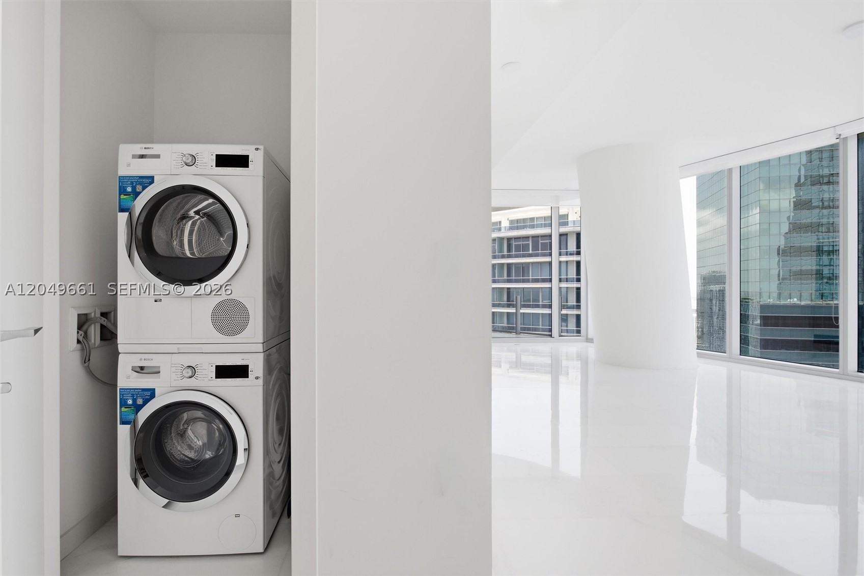 300 Biscayne Boulevard Way #4808W, Miami FL 33131