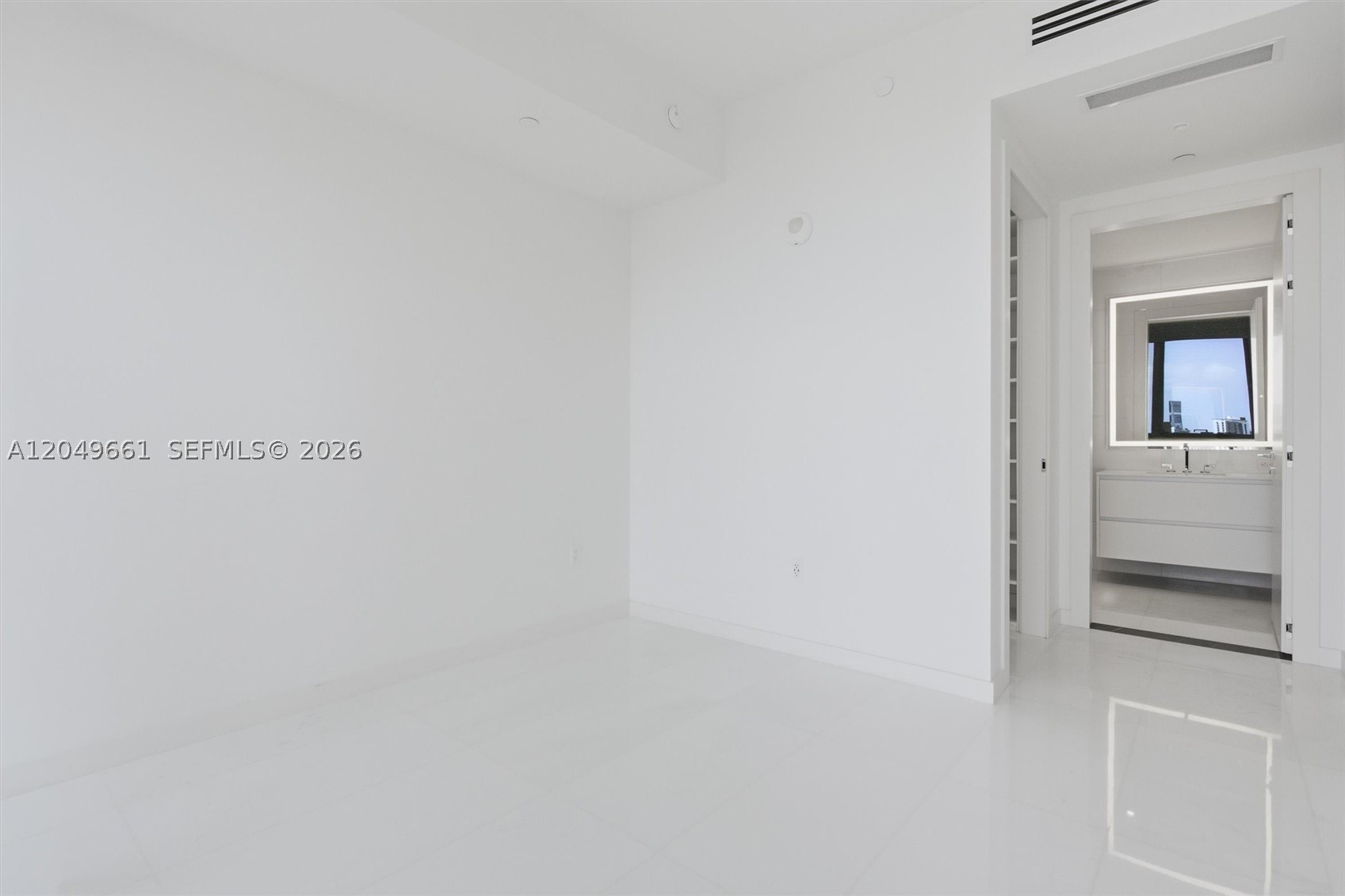 300 Biscayne Boulevard Way #4808W, Miami FL 33131