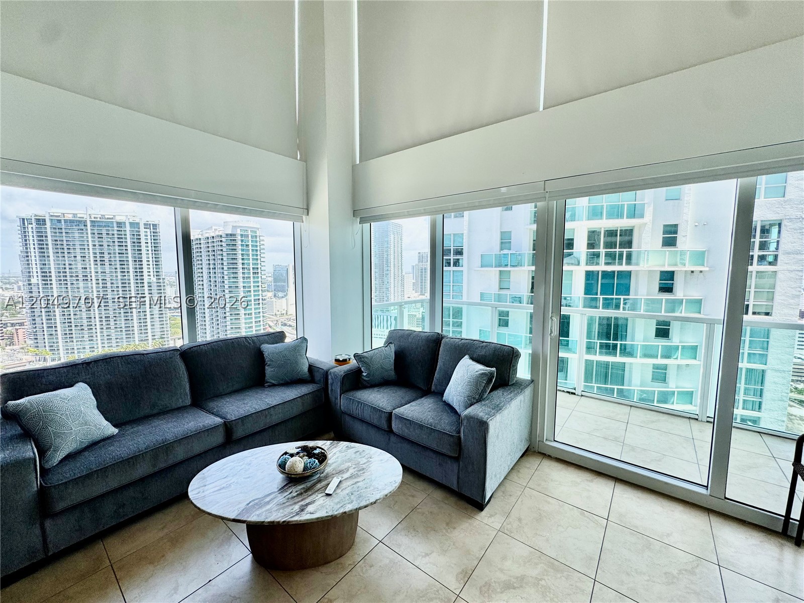 41 SE 5th St #1917, Miami FL 33131