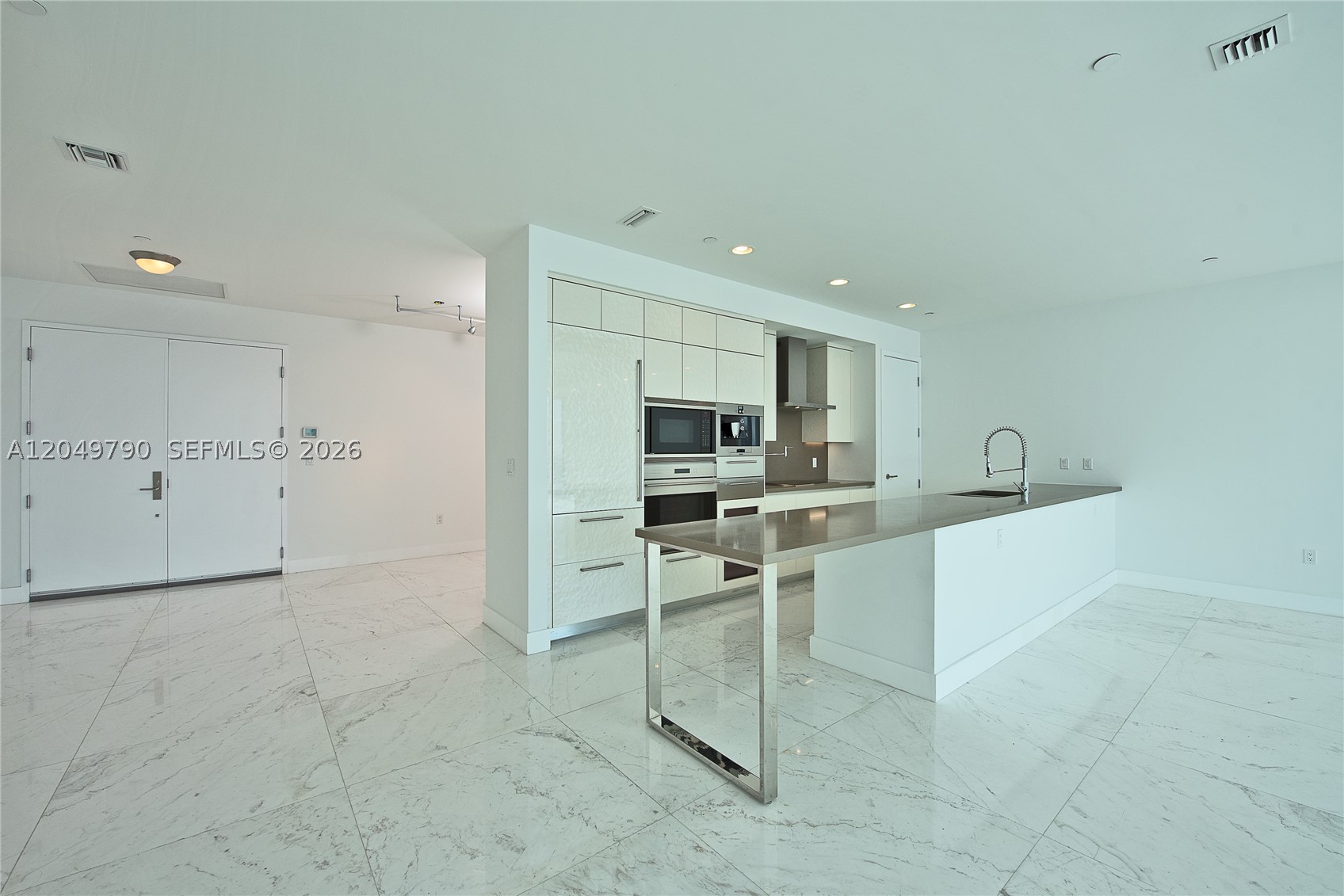 17475 Collins Ave #2003, Sunny Isles Beach FL 33160