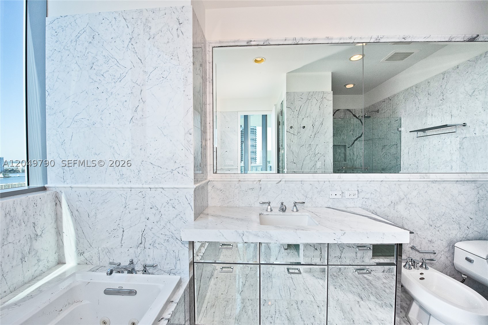 17475 Collins Ave #2003, Sunny Isles Beach FL 33160