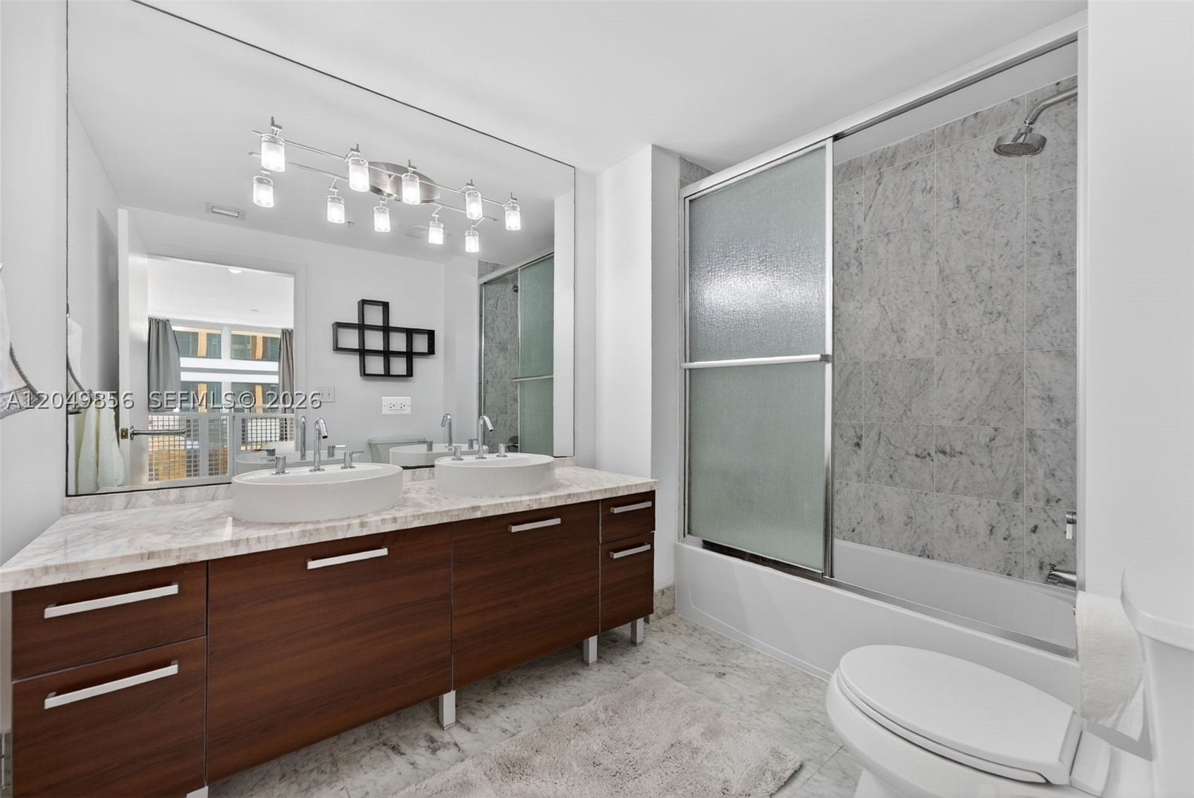 253 NE 2nd St #424, Miami FL 33132