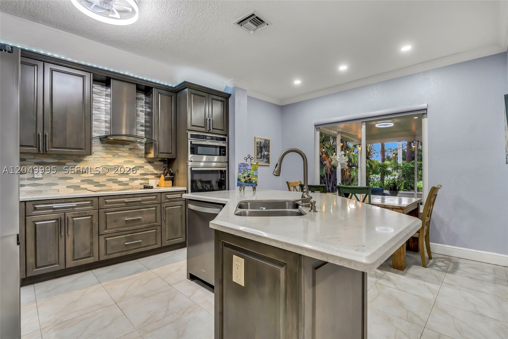 7569 Parkside Ln, Margate FL 33063