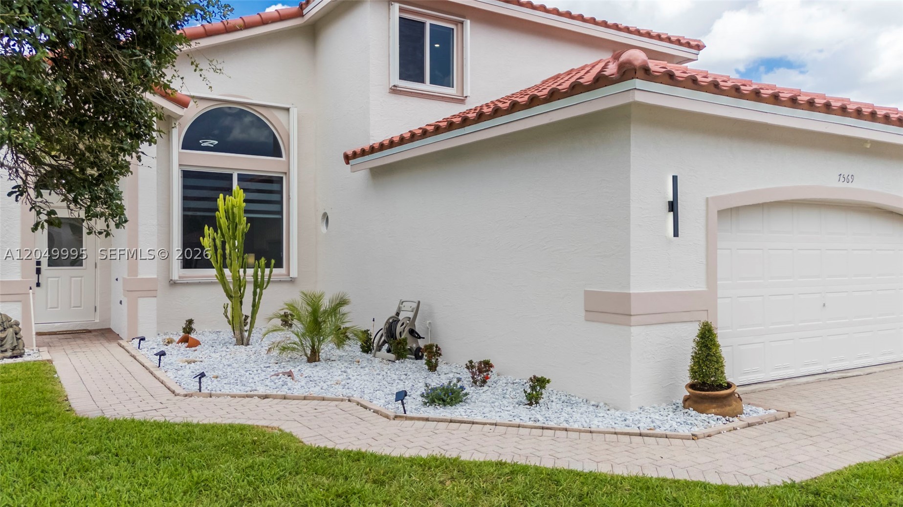 7569 Parkside Ln, Margate FL 33063