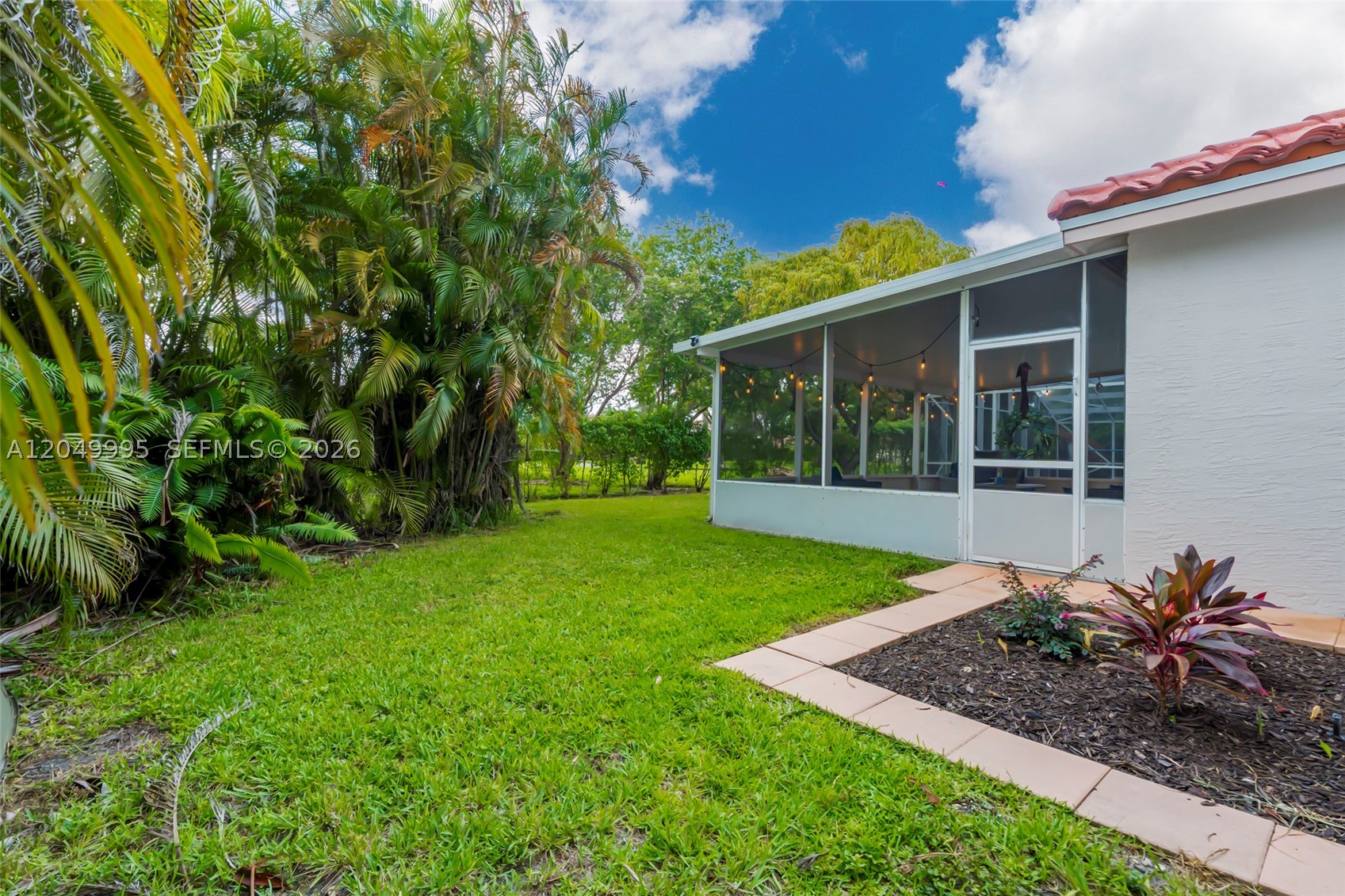 7569 Parkside Ln, Margate FL 33063
