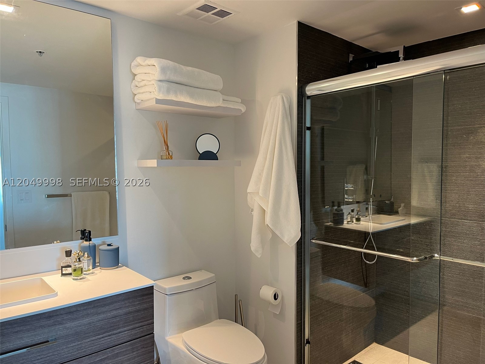 335 S Biscayne Blvd #4207, Miami FL 33131