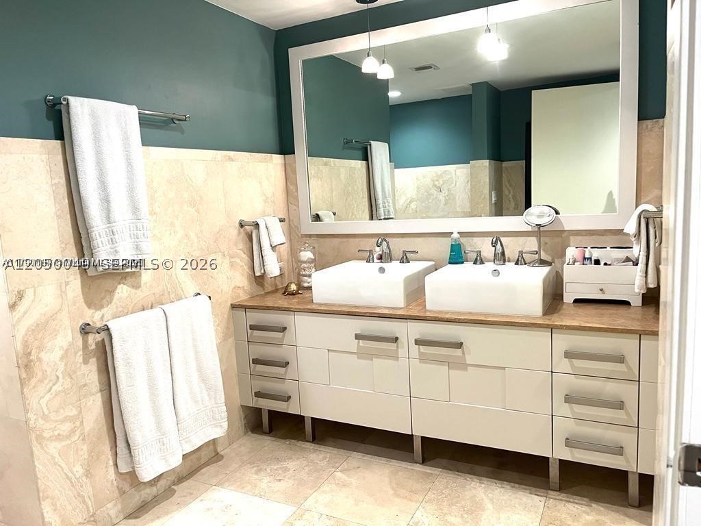 3540 Main Hwy #204, Miami FL 33133