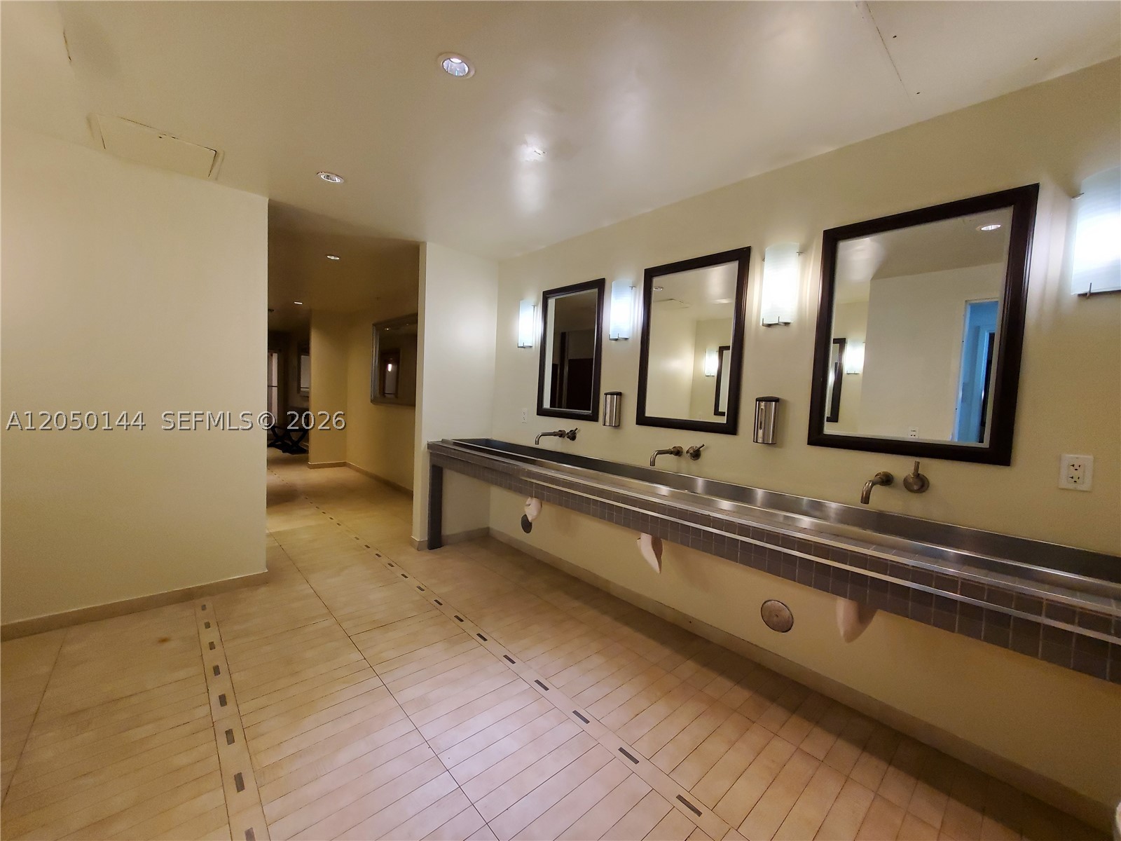 690 SW 1st Ct #1906, Miami FL 33130