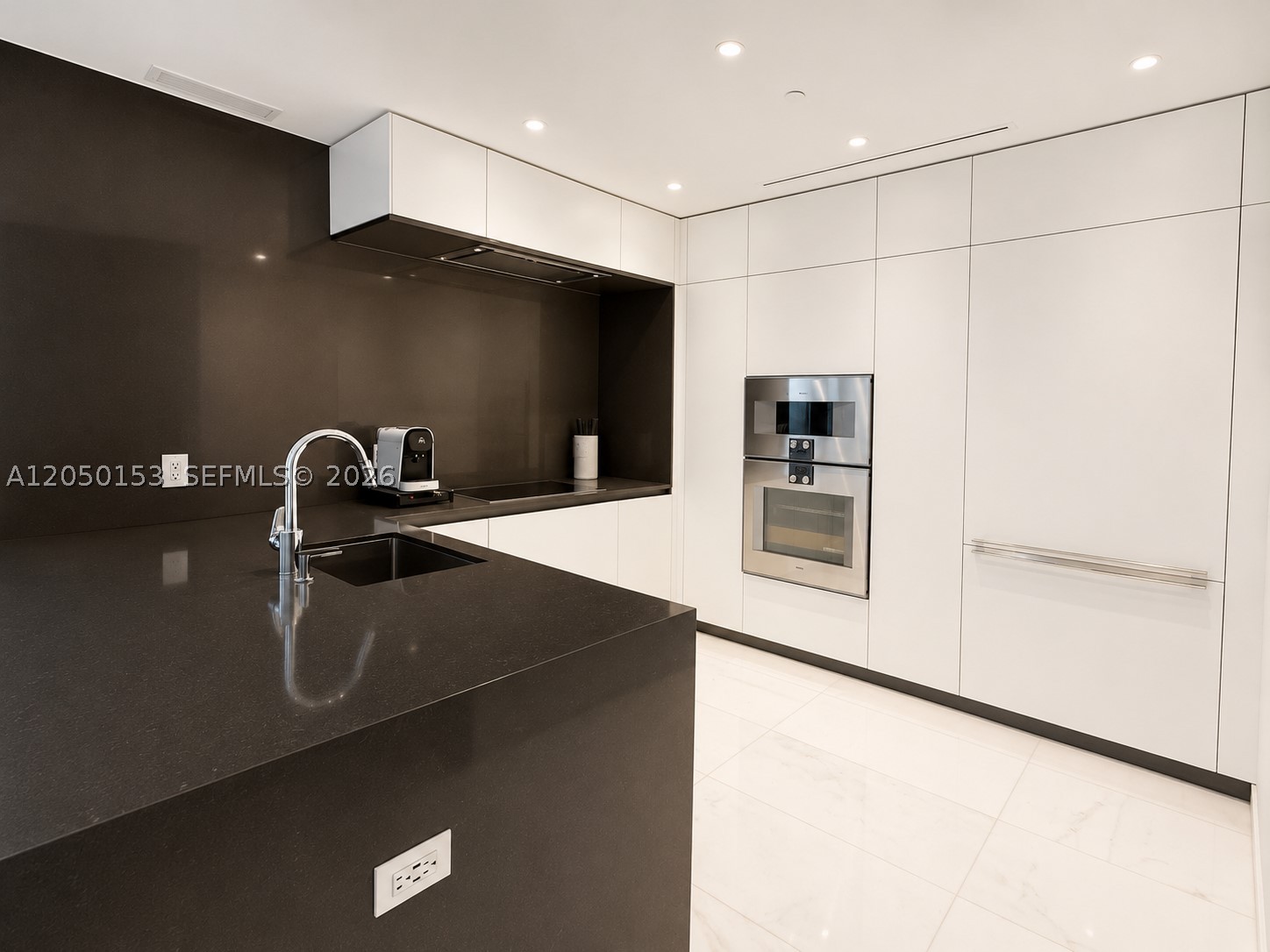300 Biscayne Boulevard Way #2609W, Miami FL 33131