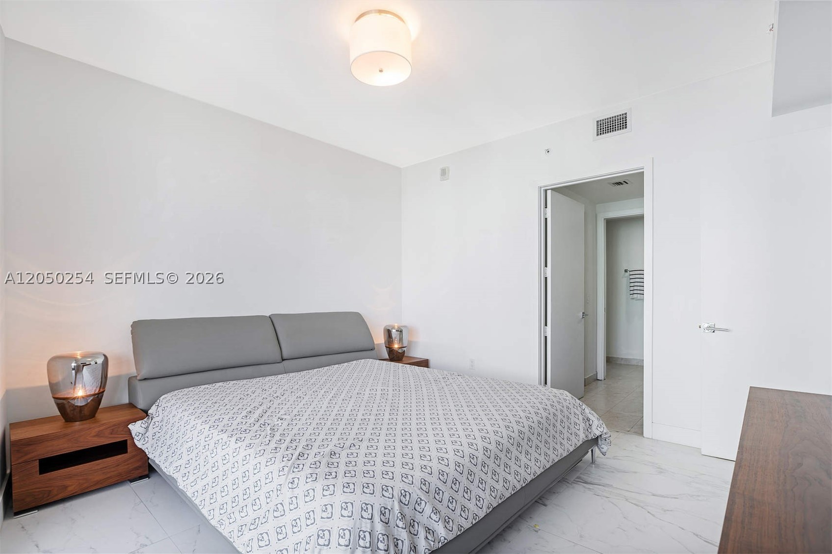 488 NE 18th St #3903, Miami FL 33132