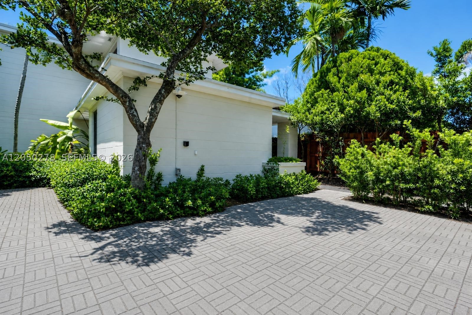 1548 Biarritz Dr, Miami Beach FL 33141