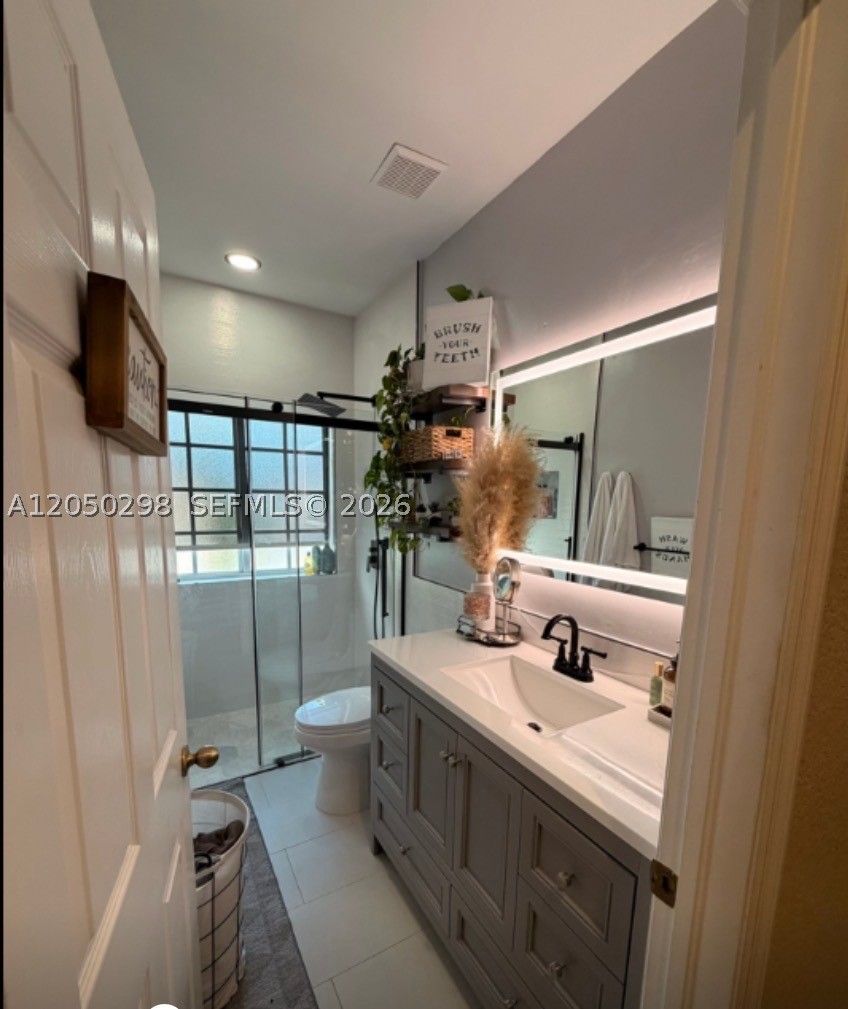 2116 NE 38th Rd, Homestead FL 33033
