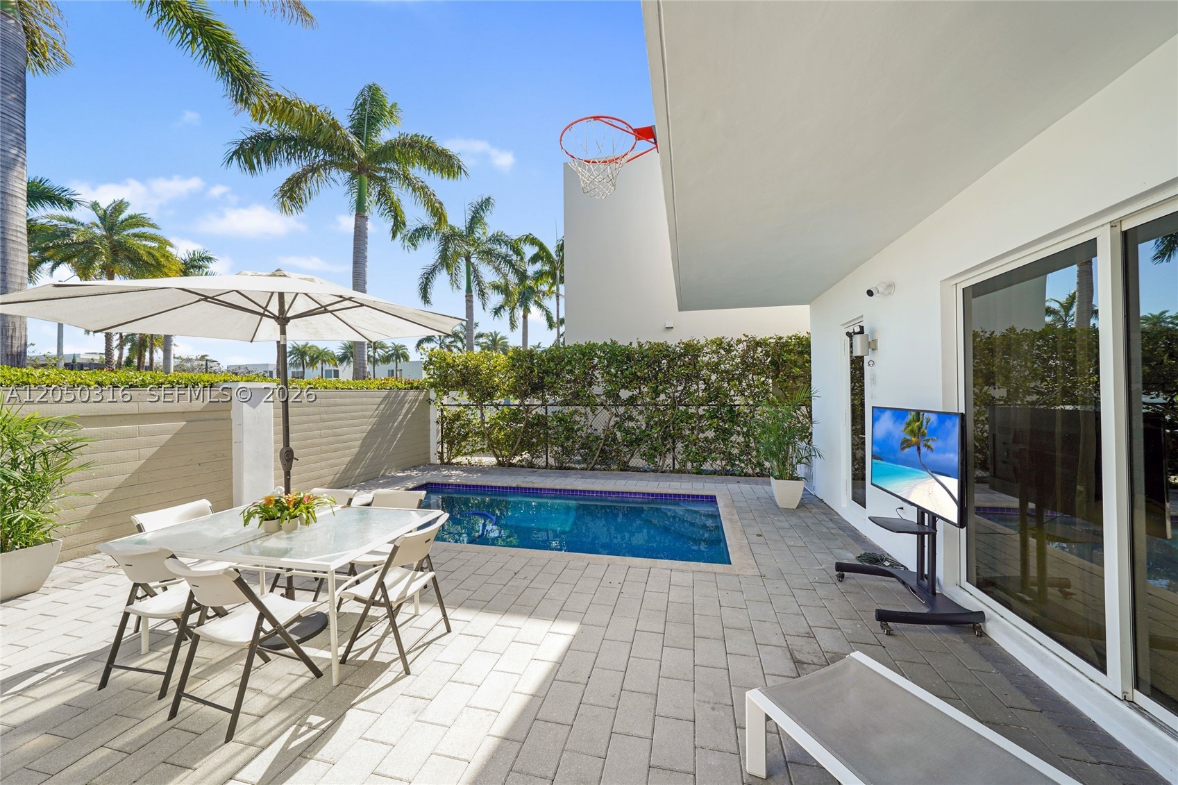 7515 NW 99th Ave, Doral FL 33178