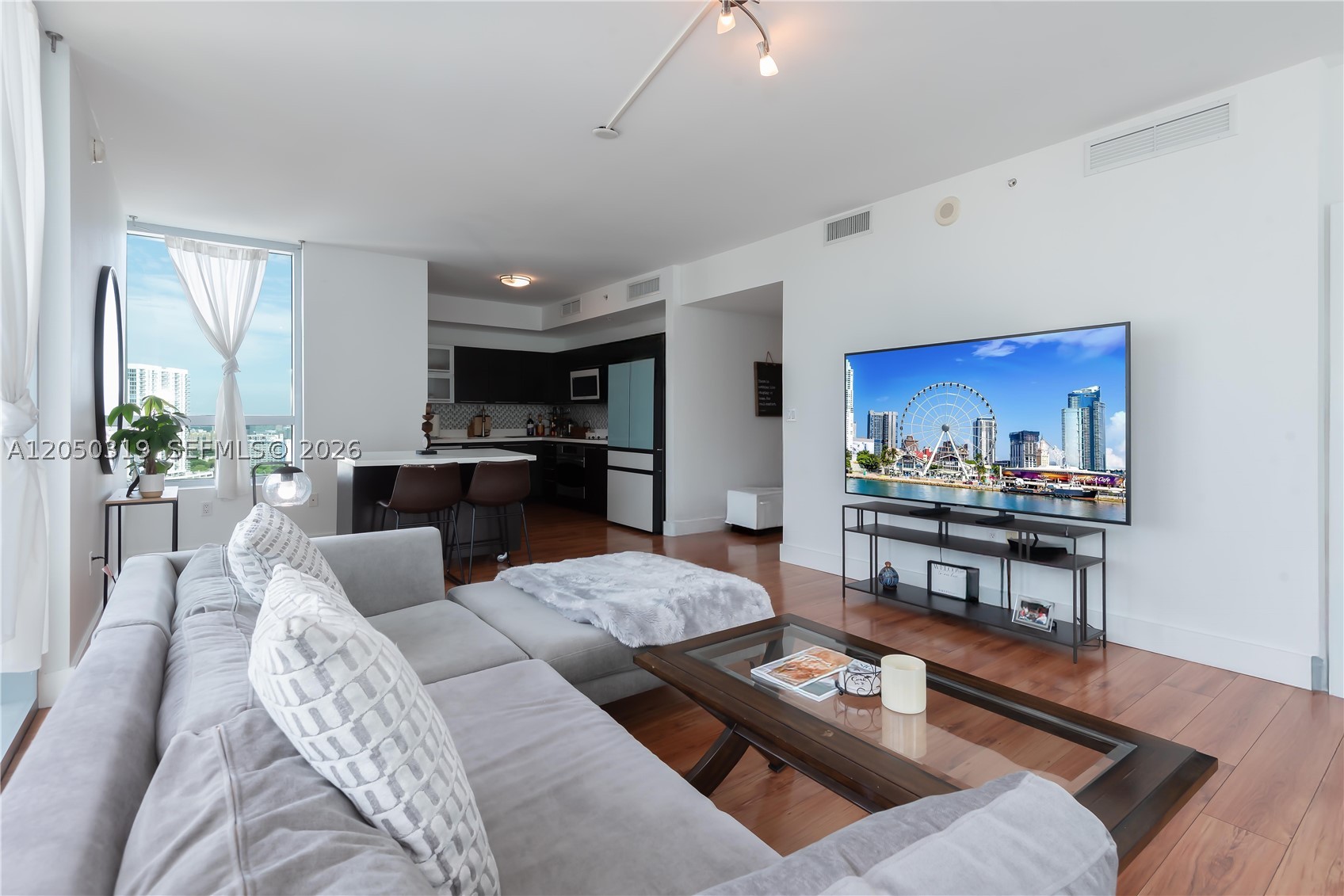 90 SW 3rd St #2113, Miami FL 33130